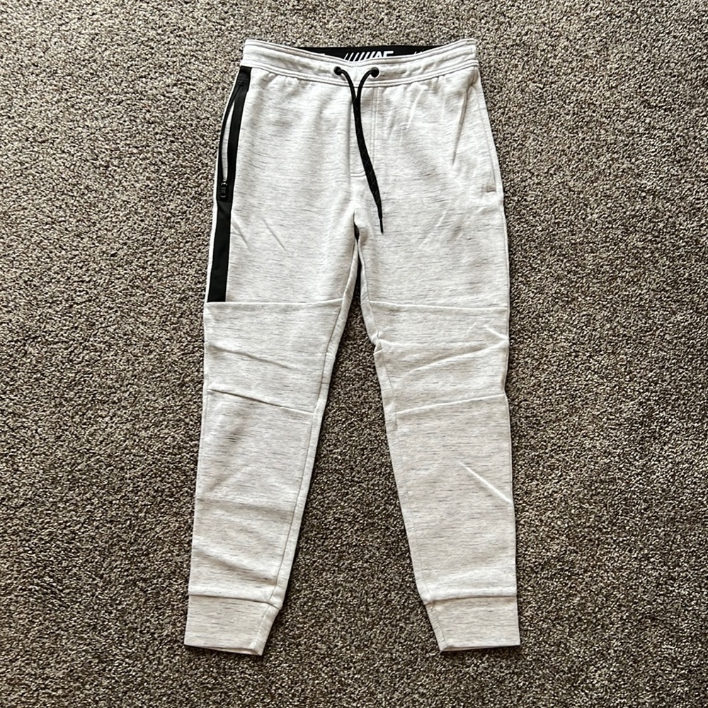 Mens American Eagle Tech Light Grey SweatPant Joggers (Size Small-S)